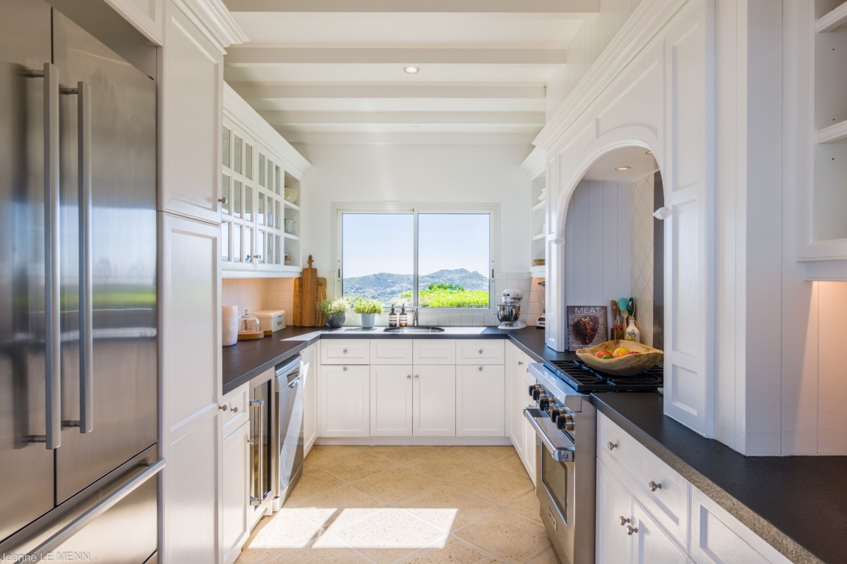 Poppy - 3-bedroom luxury villa in Poppy

        
        
            
                Mont Jean - Image 8