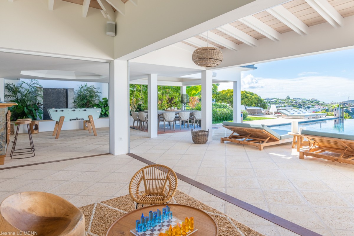 Poppy - 3-bedroom luxury villa in Poppy

        
        
            
                Mont Jean - Image 15