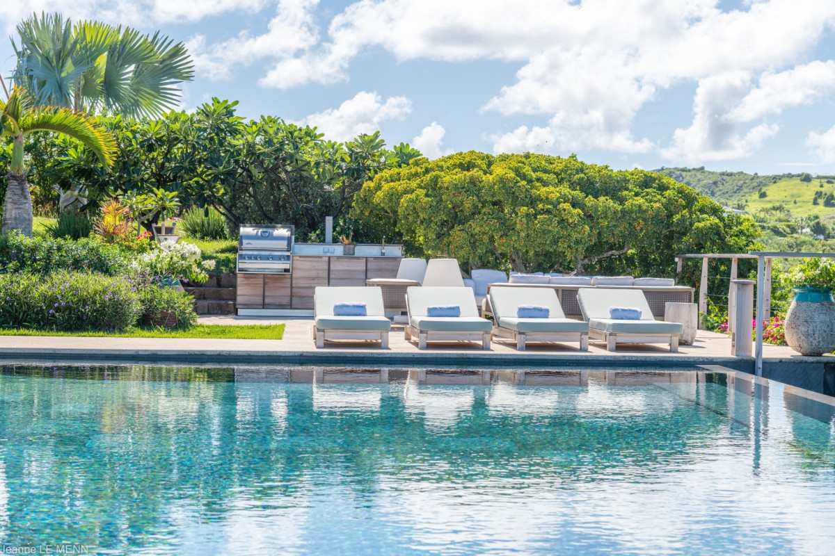 Poppy - 3-bedroom luxury villa in Poppy

        
        
            
                Mont Jean - Image 11