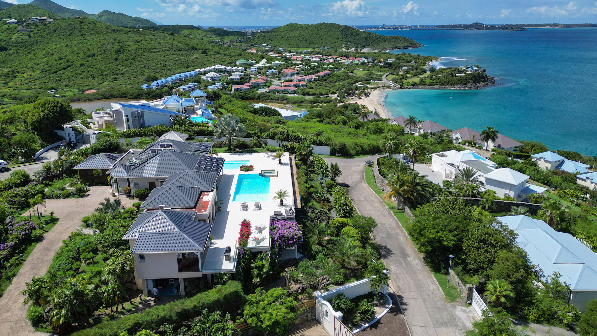 Villa Dreamin Blue - 5-bedroom luxury villa in St. Maarten - Image 62
