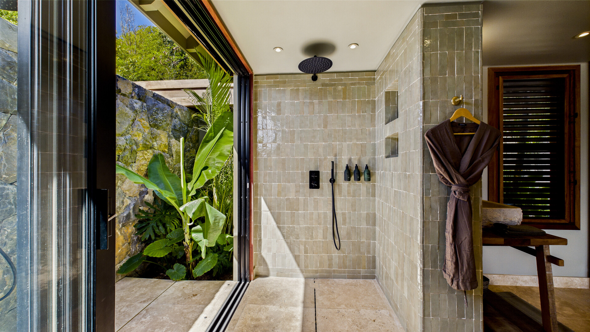 Clyde - 3-bedroom luxury villa in Clyde
Saint Jean - Image 12