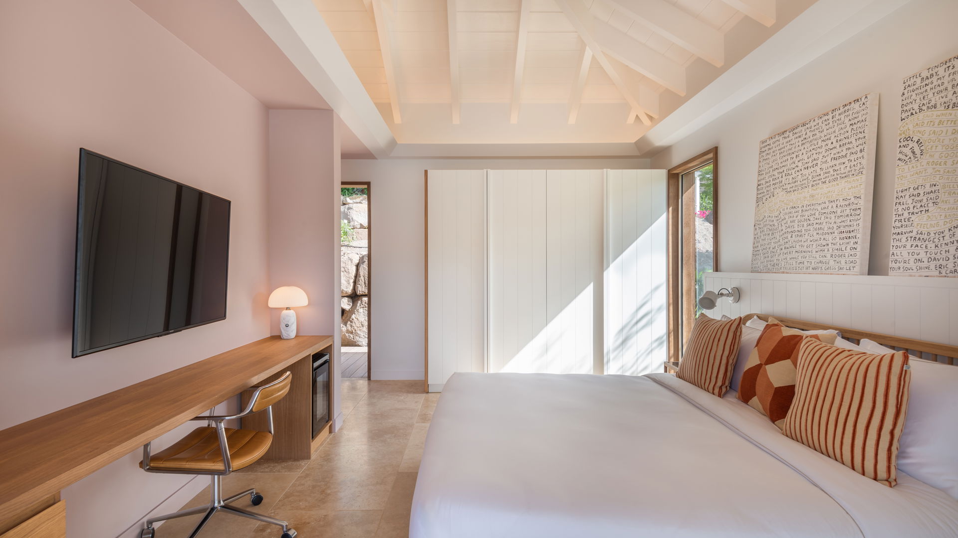 Linda - 5-bedroom luxury villa in Linda

        
        
            
                Marigot
            
            
                                     Waterfront - Image 43