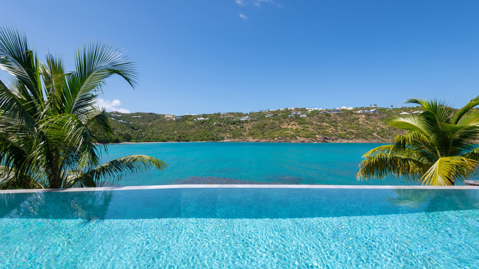 Linda - 5-bedroom luxury villa in Linda

        
        
            
                Marigot
            
            
                                     Waterfront - Image 58