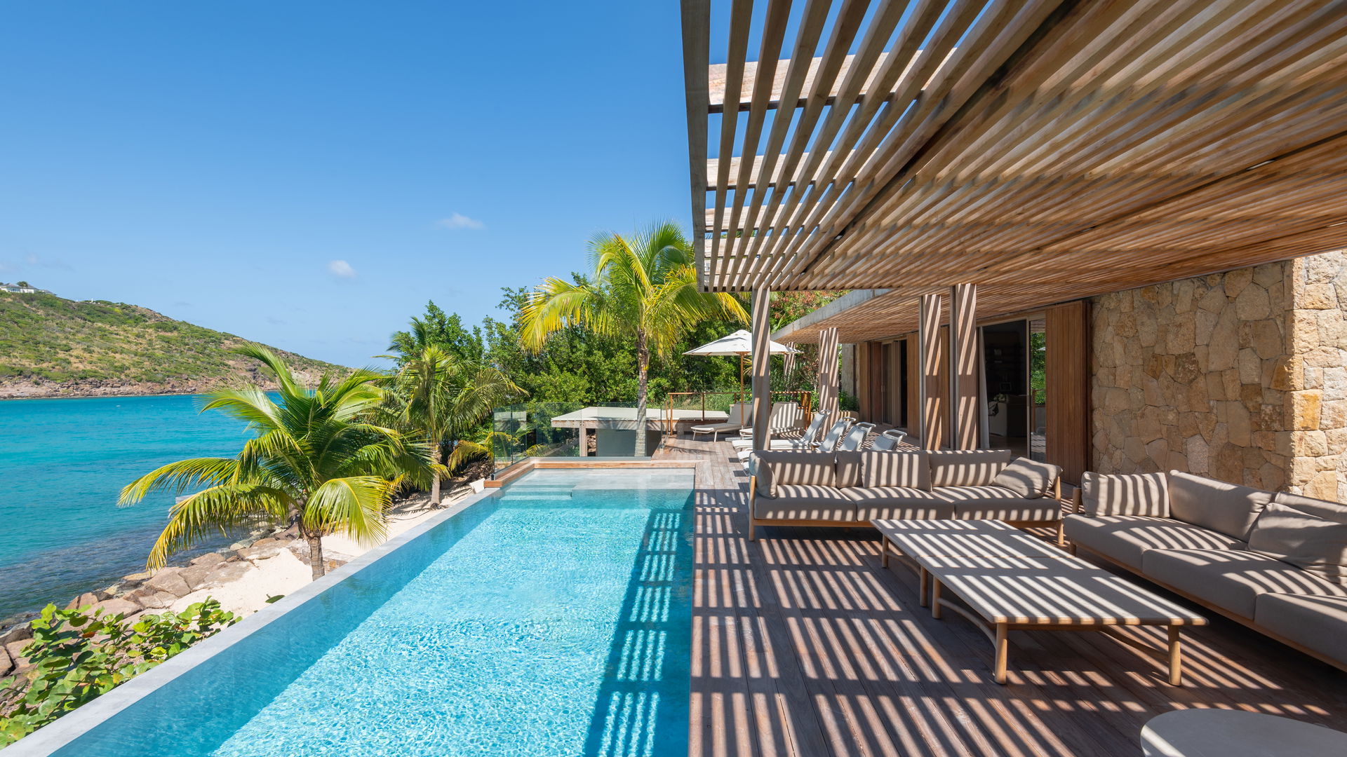 Linda - 5-bedroom luxury villa in Linda

        
        
            
                Marigot
            
            
                                     Waterfront - Image 32