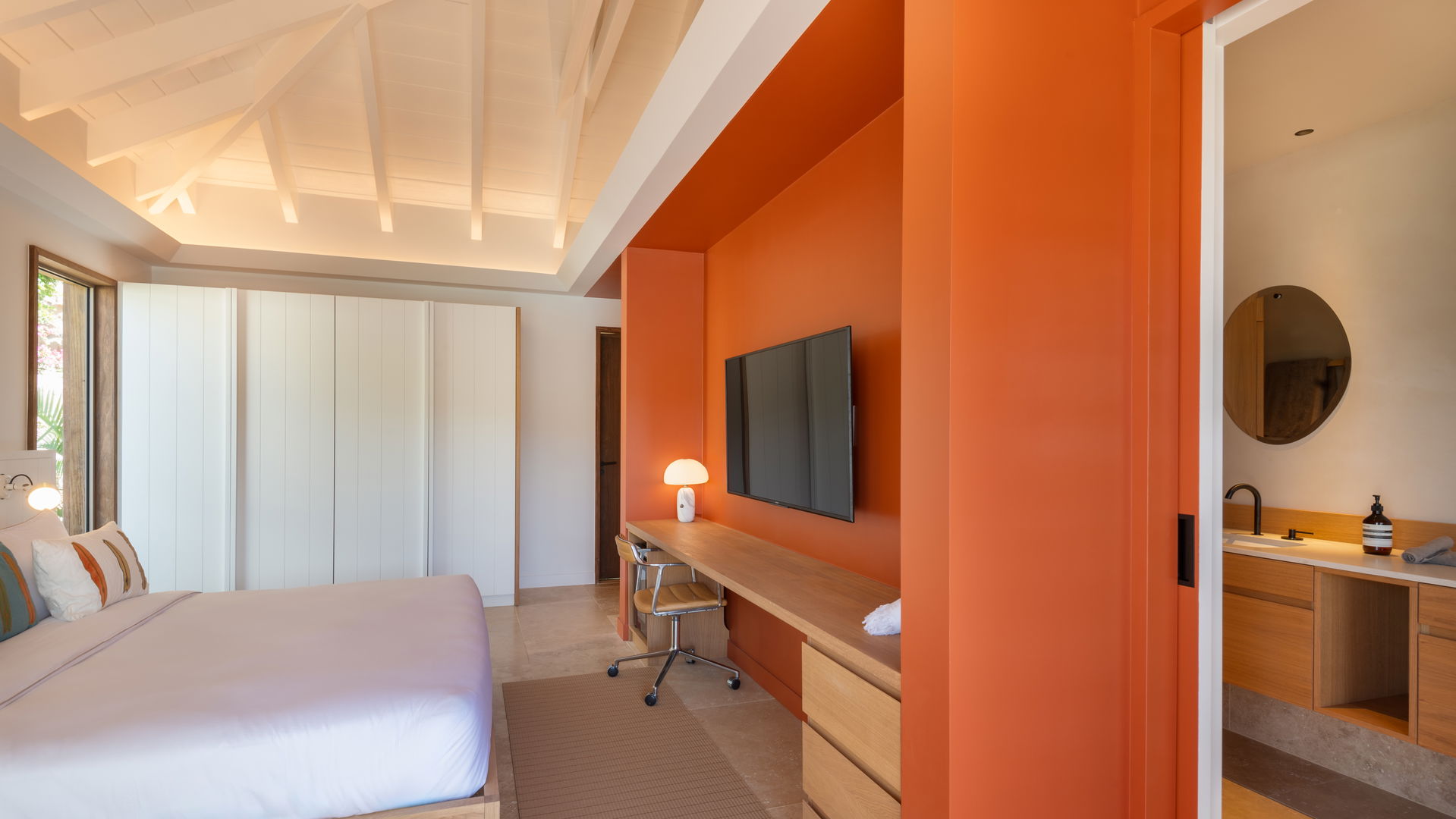 Linda - 5-bedroom luxury villa in Linda

        
        
            
                Marigot
            
            
                                     Waterfront - Image 44