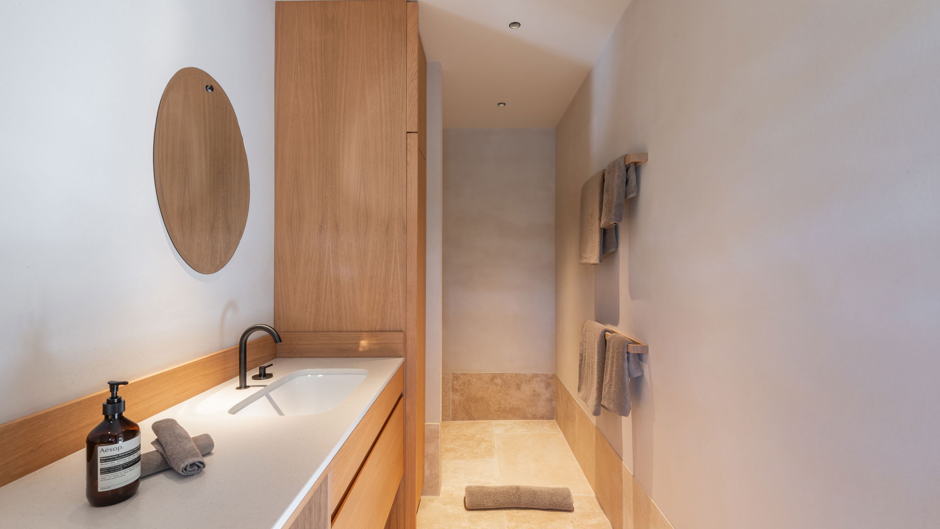 Linda - 5-bedroom luxury villa in Linda

        
        
            
                Marigot
            
            
                                     Waterfront - Image 29