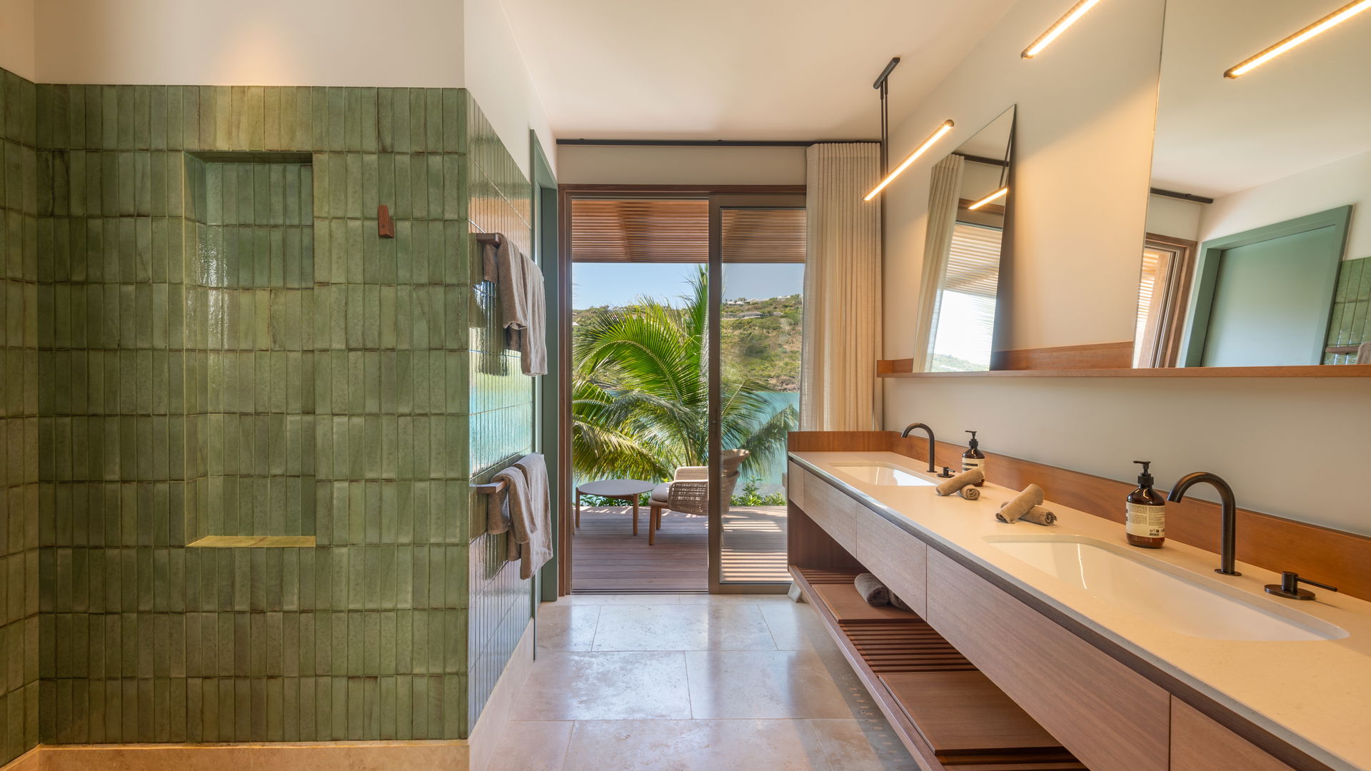 Linda - 5-bedroom luxury villa in Linda

        
        
            
                Marigot
            
            
                                     Waterfront - Image 54