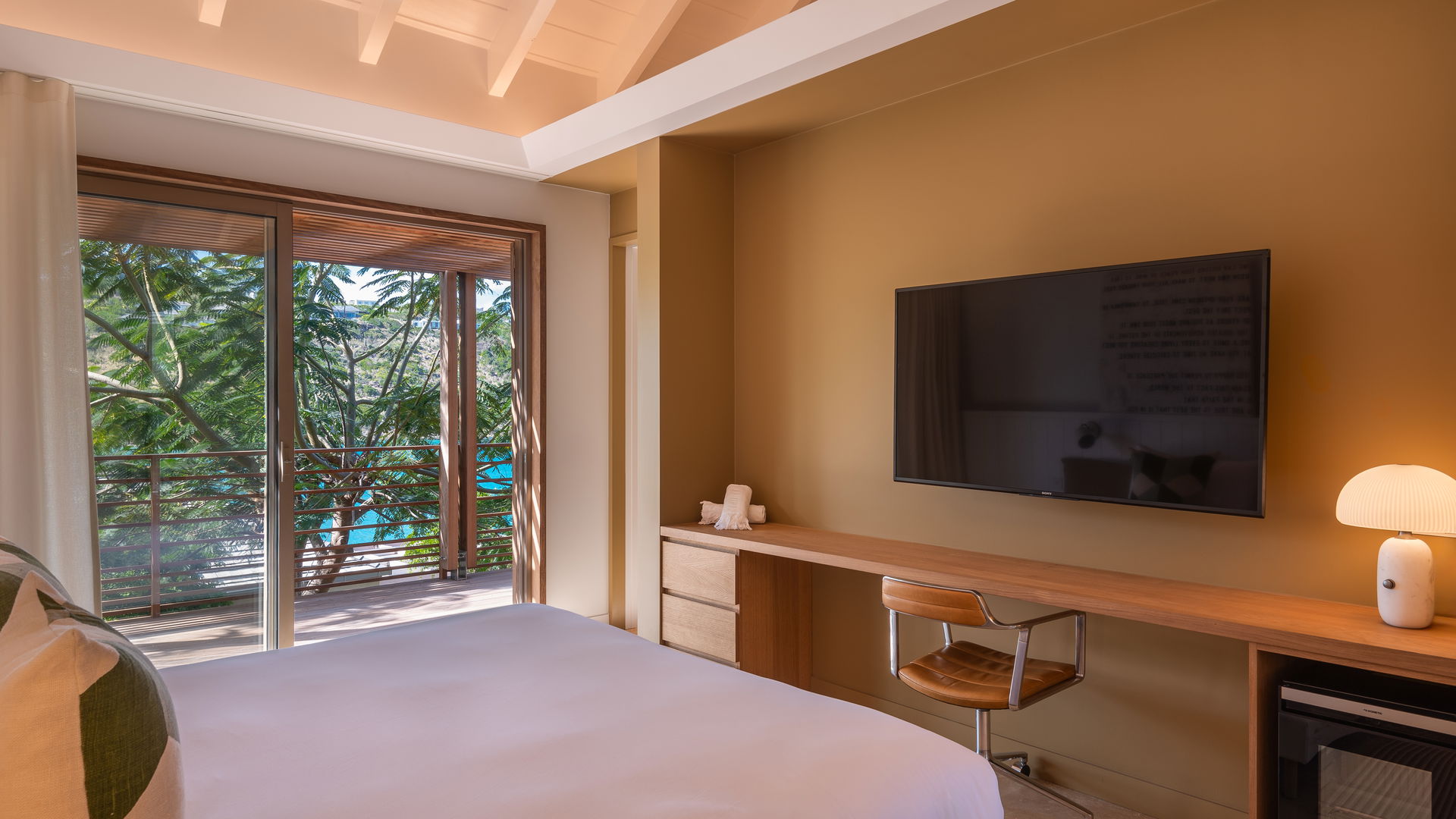 Linda - 5-bedroom luxury villa in Linda

        
        
            
                Marigot
            
            
                                     Waterfront - Image 70