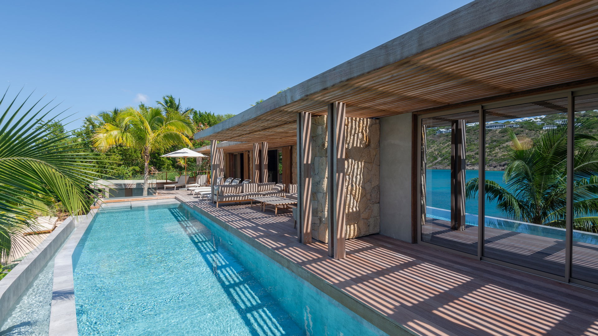 Linda - 5-bedroom luxury villa in Linda

        
        
            
                Marigot
            
            
                                     Waterfront - Image 10