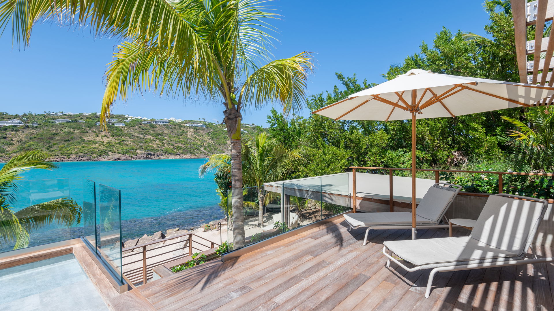 Linda - 5-bedroom luxury villa in Linda

        
        
            
                Marigot
            
            
                                     Waterfront - Image 30