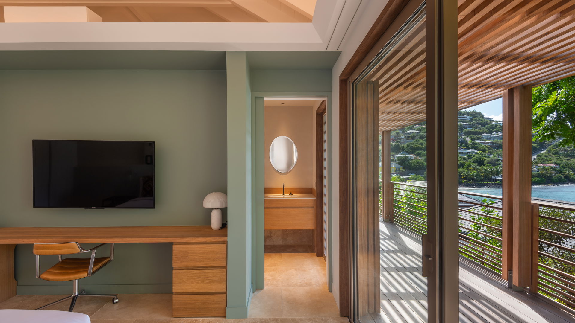 Linda - 5-bedroom luxury villa in Linda

        
        
            
                Marigot
            
            
                                     Waterfront - Image 42