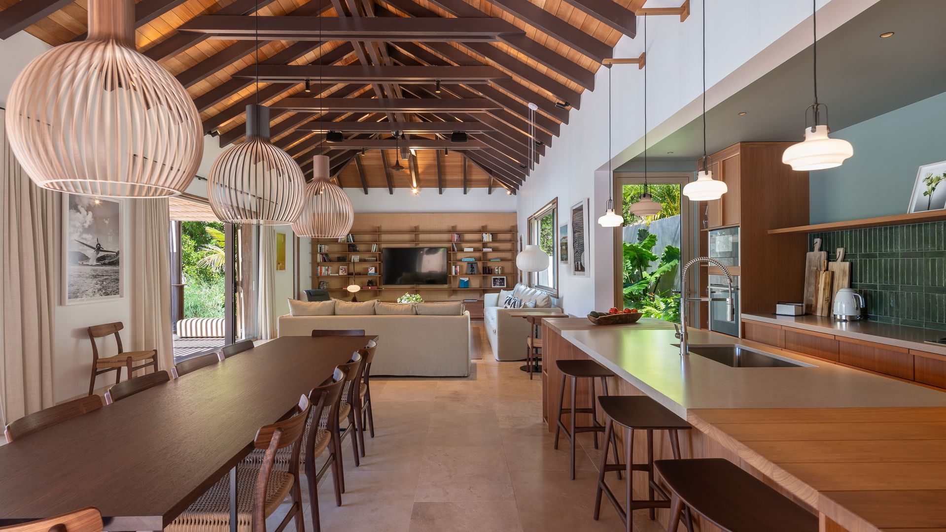 Linda - 5-bedroom luxury villa in Linda

        
        
            
                Marigot
            
            
                                     Waterfront - Image 11