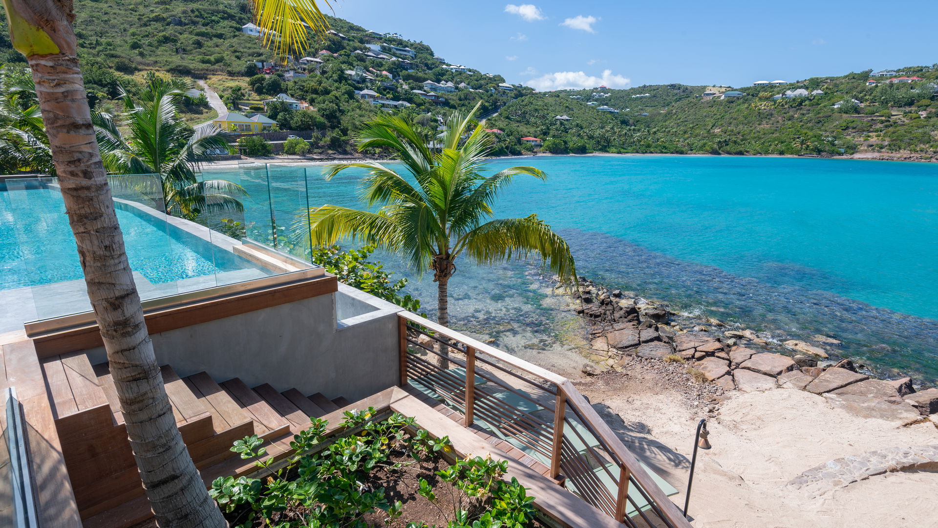 Linda - 5-bedroom luxury villa in Linda

        
        
            
                Marigot
            
            
                                     Waterfront - Image 16