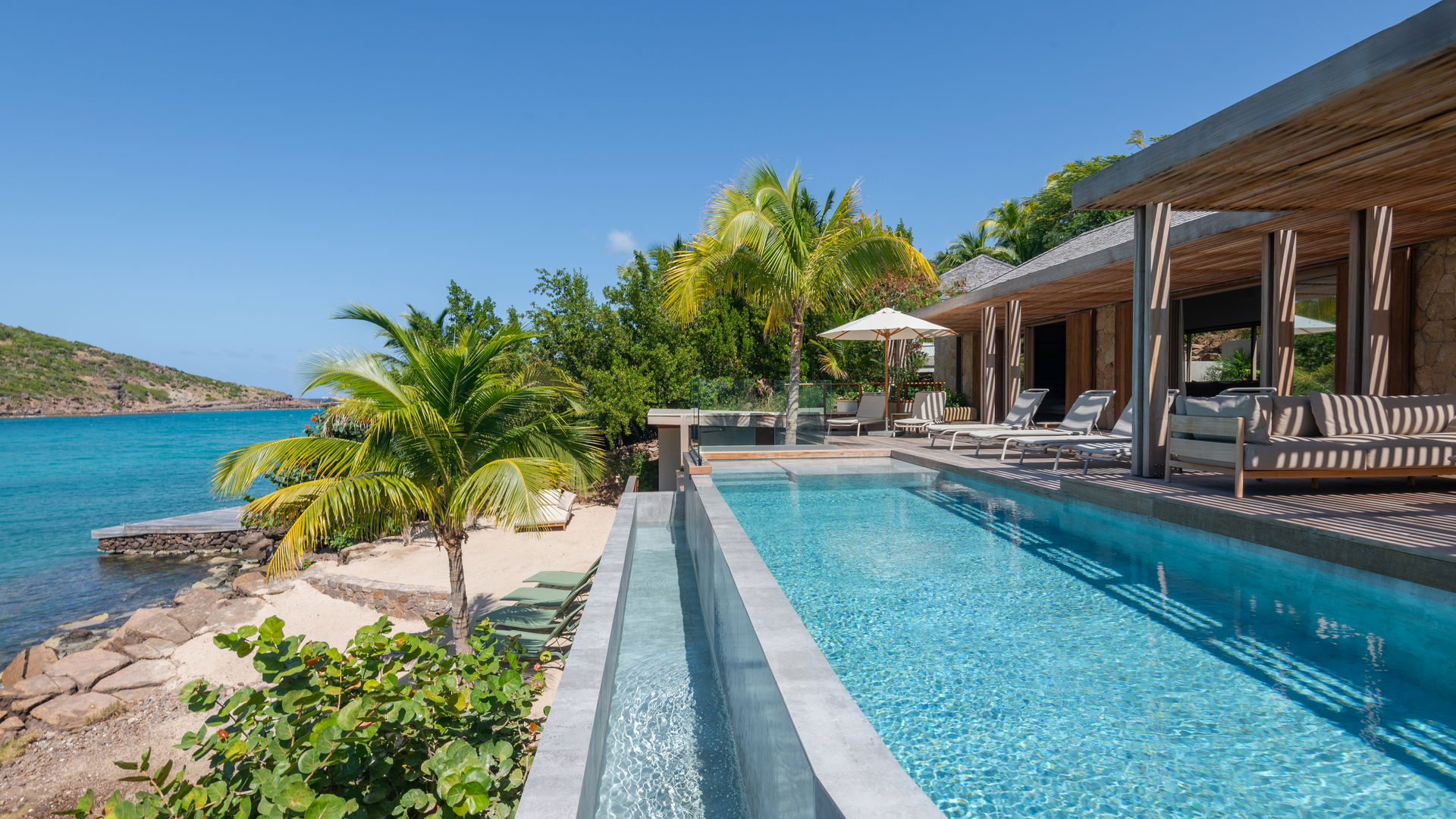 Linda - 5-bedroom luxury villa in Linda

        
        
            
                Marigot
            
            
                                     Waterfront - Image 72