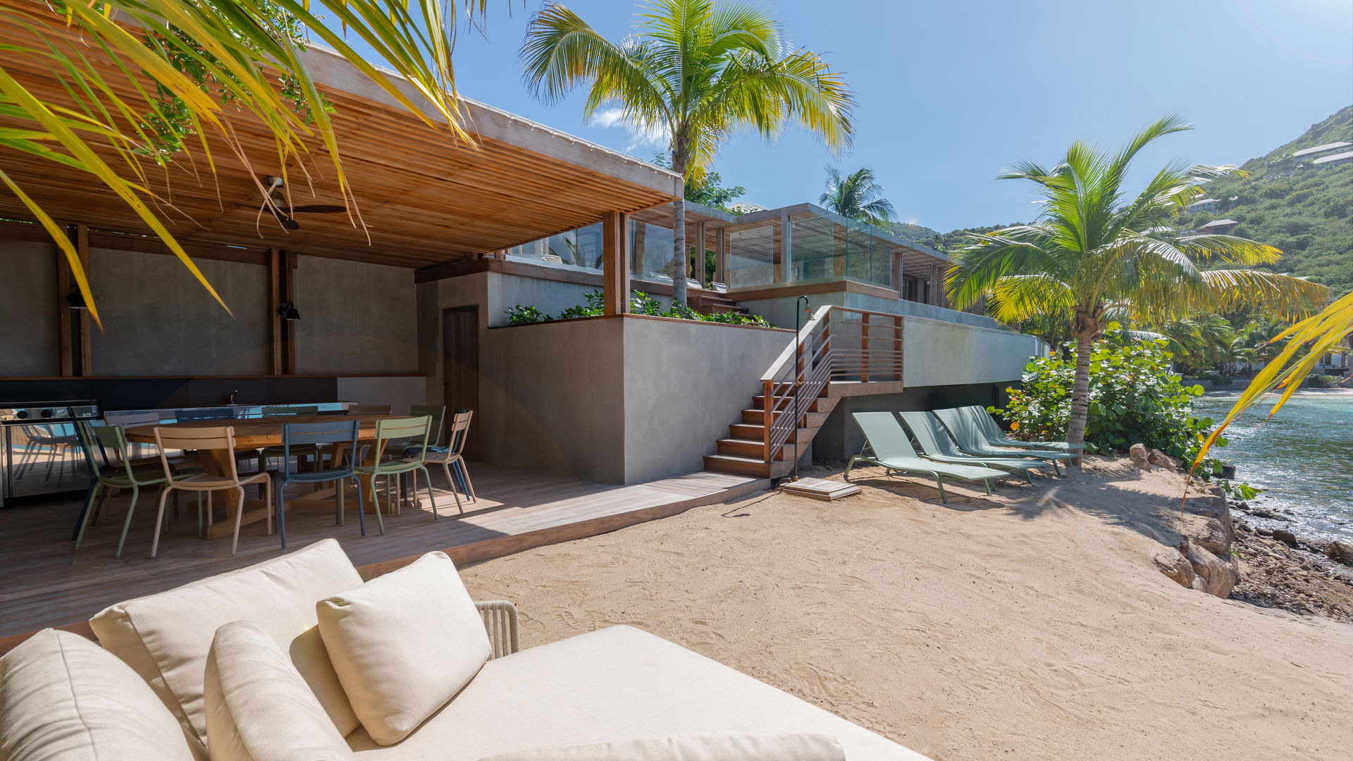 Linda - 5-bedroom luxury villa in Linda

        
        
            
                Marigot
            
            
                                     Waterfront - Image 74