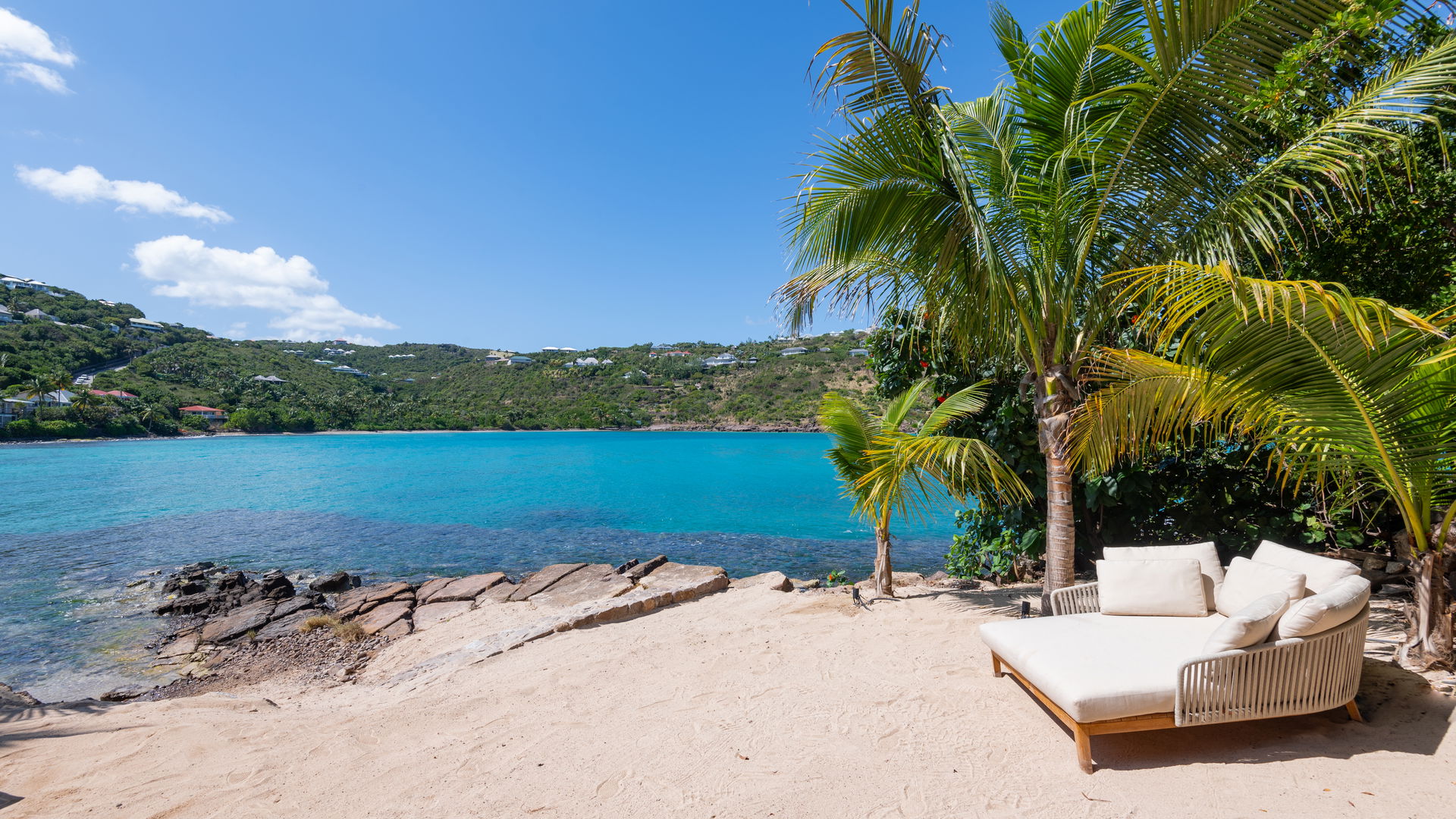 Linda - 5-bedroom luxury villa in Linda

        
        
            
                Marigot
            
            
                                     Waterfront - Image 13