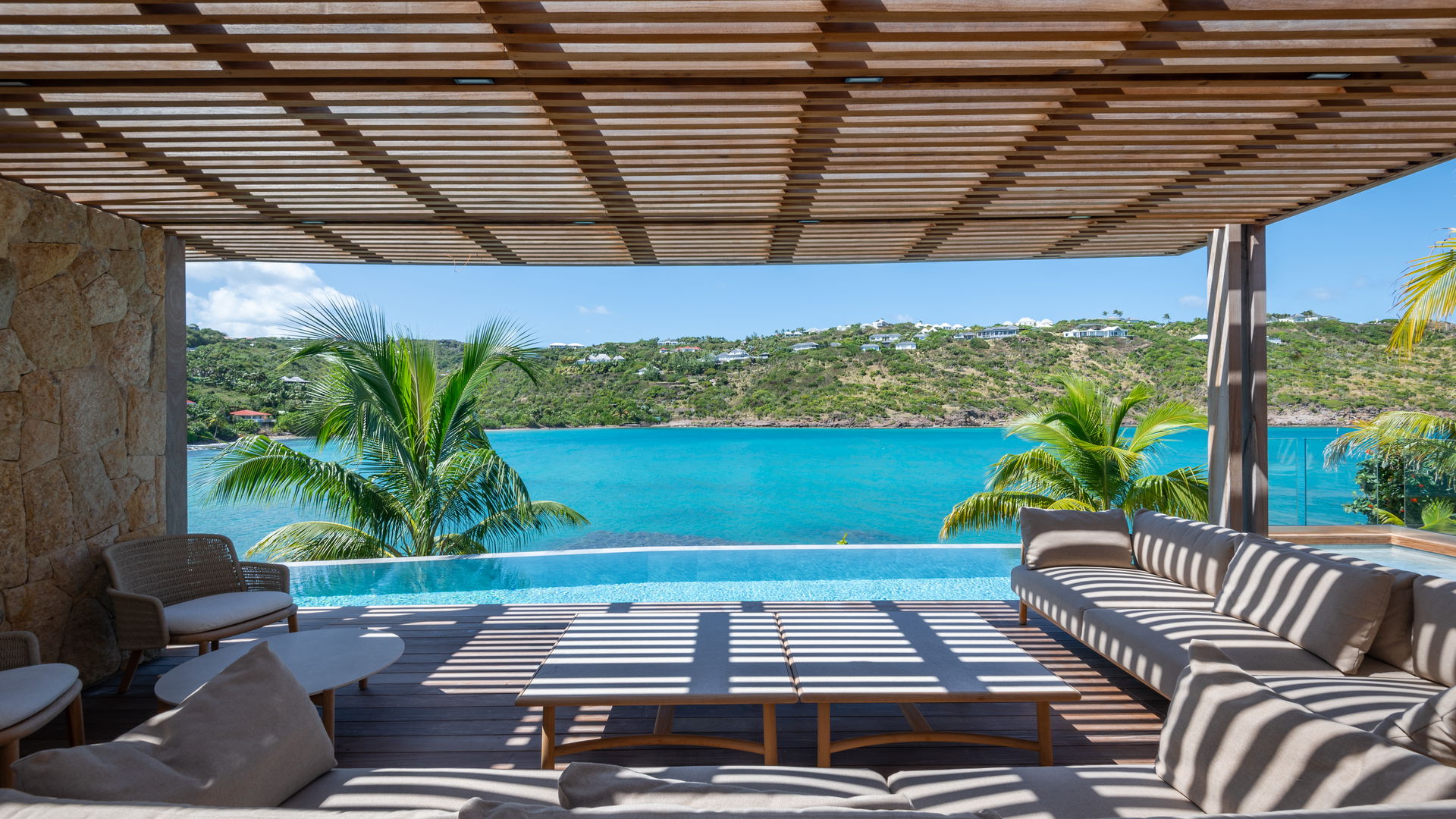 Linda - 5-bedroom luxury villa in Linda

        
        
            
                Marigot
            
            
                                     Waterfront - Image 12