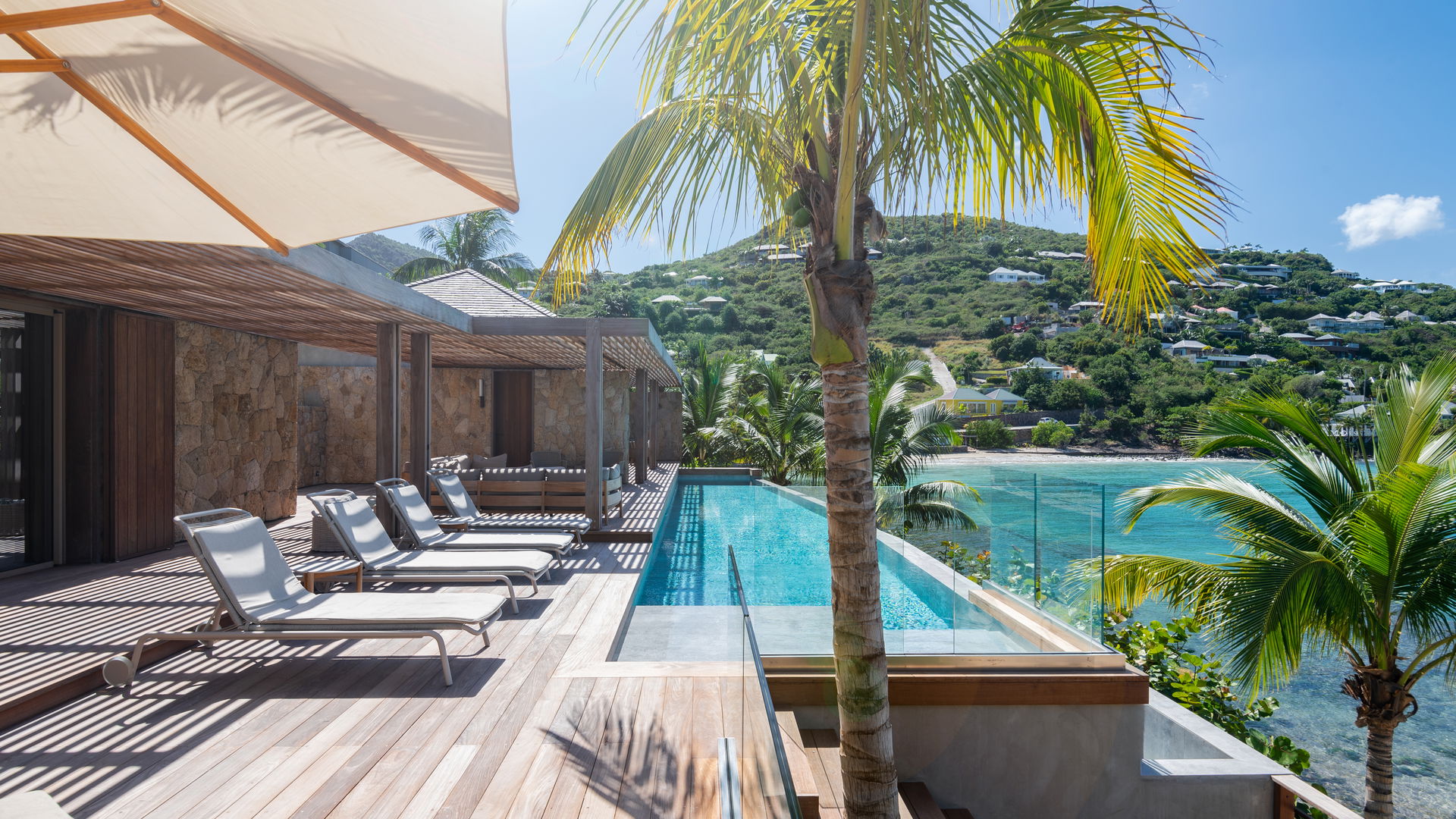 Linda - 5-bedroom luxury villa in Linda

        
        
            
                Marigot
            
            
                                     Waterfront - Image 9