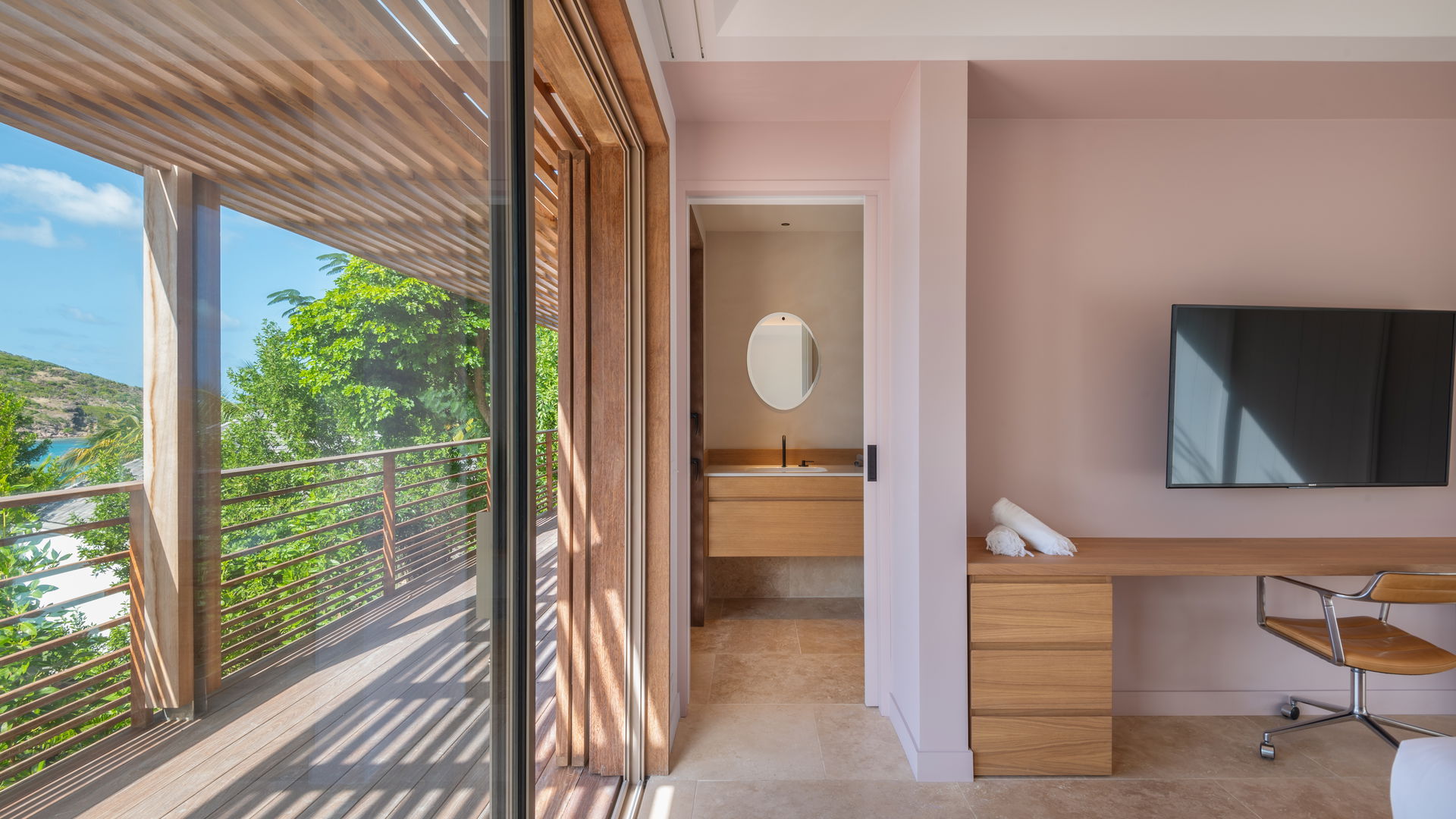 Linda - 5-bedroom luxury villa in Linda

        
        
            
                Marigot
            
            
                                     Waterfront - Image 56