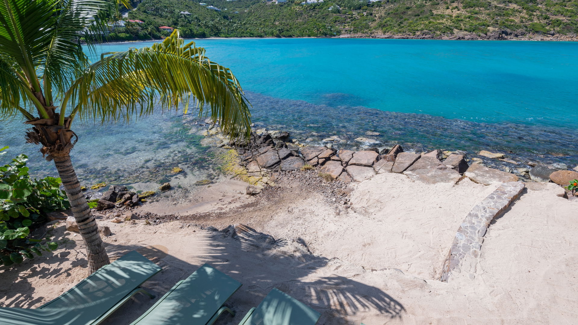 Linda - 5-bedroom luxury villa in Linda

        
        
            
                Marigot
            
            
                                     Waterfront - Image 34