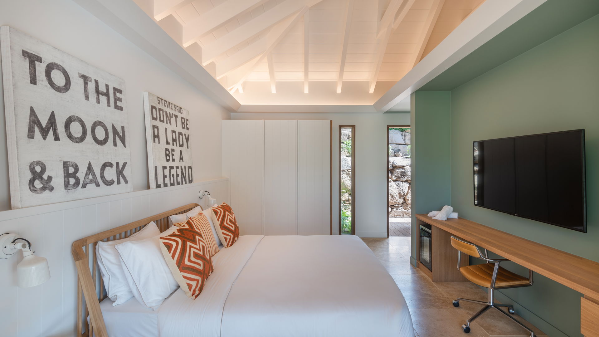 Linda - 5-bedroom luxury villa in Linda

        
        
            
                Marigot
            
            
                                     Waterfront - Image 55