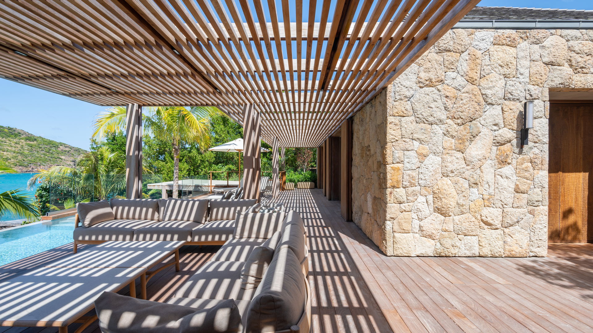 Linda - 5-bedroom luxury villa in Linda

        
        
            
                Marigot
            
            
                                     Waterfront - Image 73