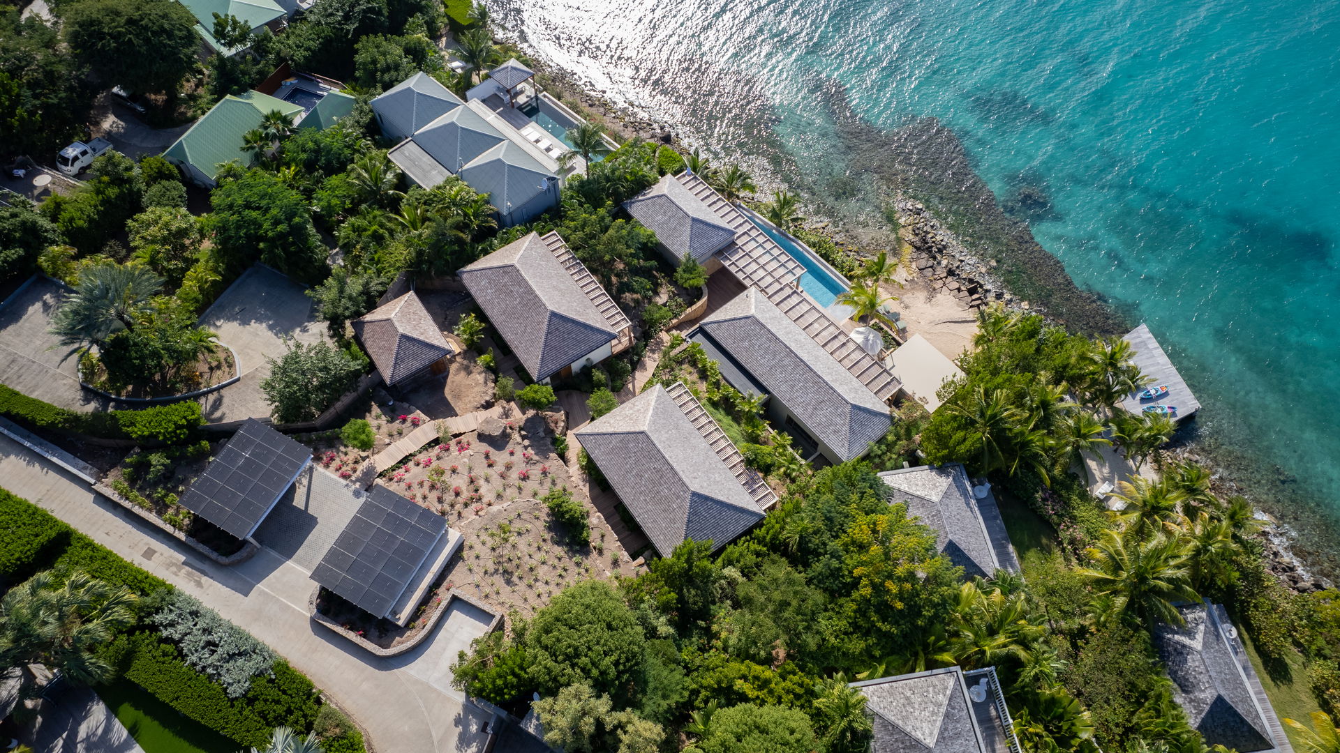 Linda - 5-bedroom luxury villa in Linda

        
        
            
                Marigot
            
            
                                     Waterfront - Image 37