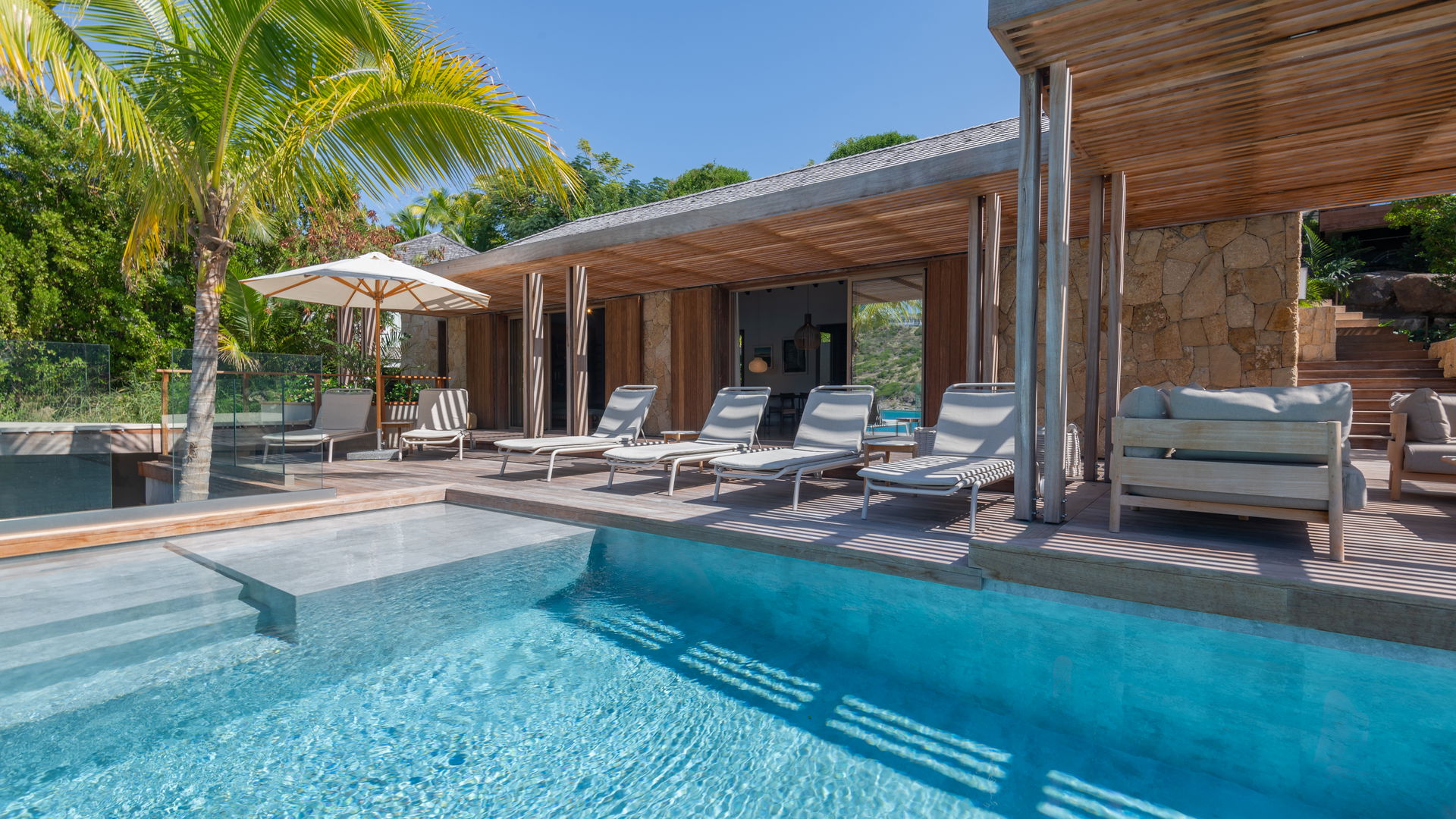 Linda - 5-bedroom luxury villa in Linda

        
        
            
                Marigot
            
            
                                     Waterfront - Image 46