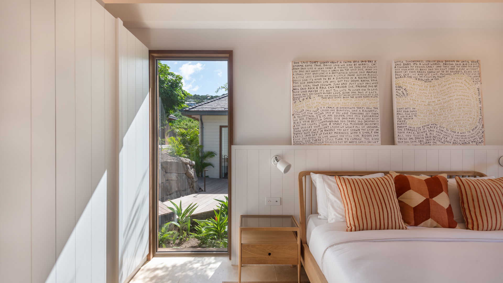 Linda - 5-bedroom luxury villa in Linda

        
        
            
                Marigot
            
            
                                     Waterfront - Image 27