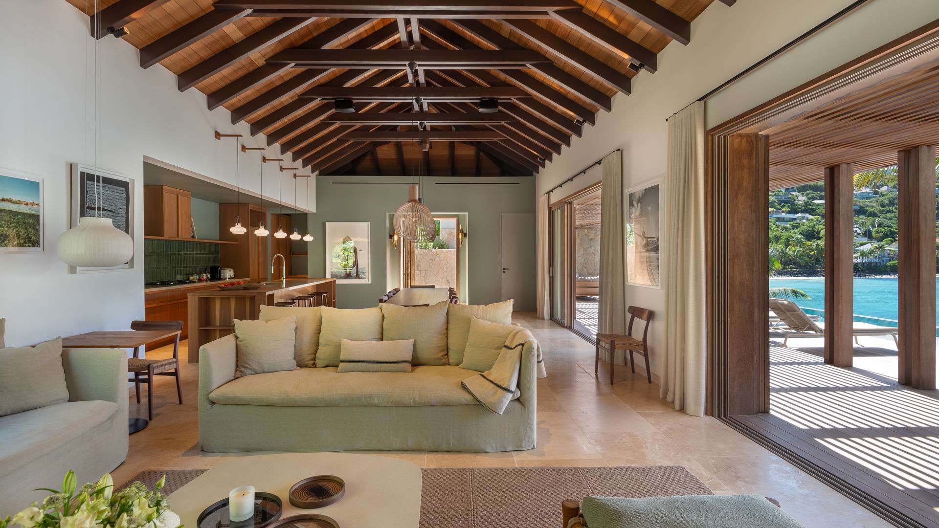 Linda - 5-bedroom luxury villa in Linda

        
        
            
                Marigot
            
            
                                     Waterfront - Image 52