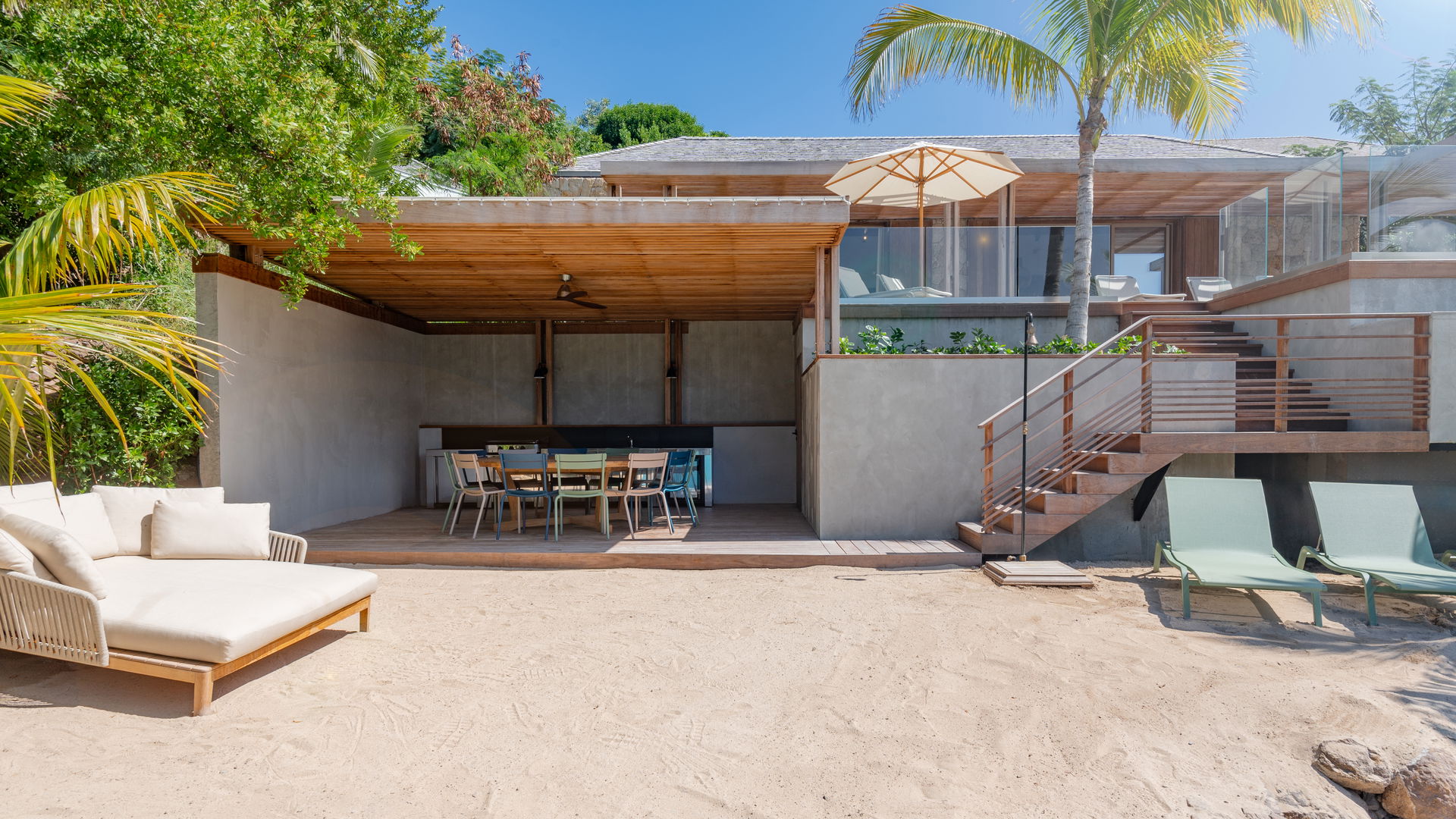 Linda - 5-bedroom luxury villa in Linda

        
        
            
                Marigot
            
            
                                     Waterfront - Image 17