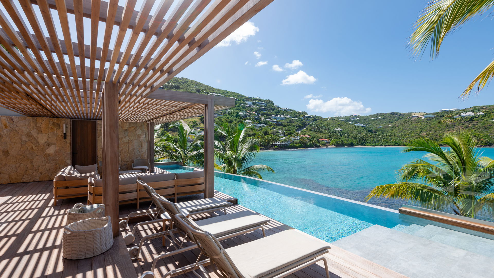 Linda - 5-bedroom luxury villa in Linda

        
        
            
                Marigot
            
            
                                     Waterfront - Image 31