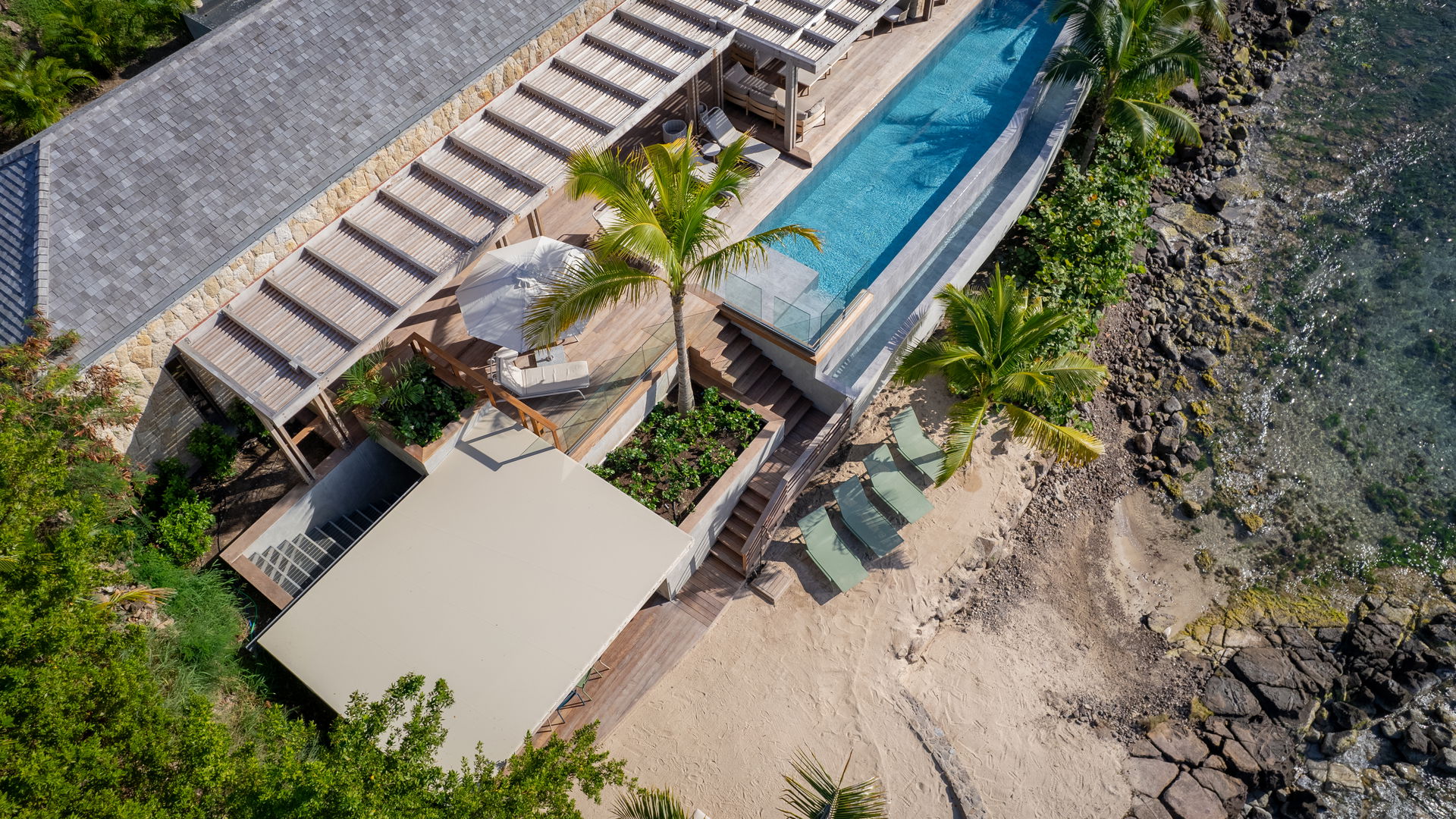 Linda - 5-bedroom luxury villa in Linda

        
        
            
                Marigot
            
            
                                     Waterfront - Image 64