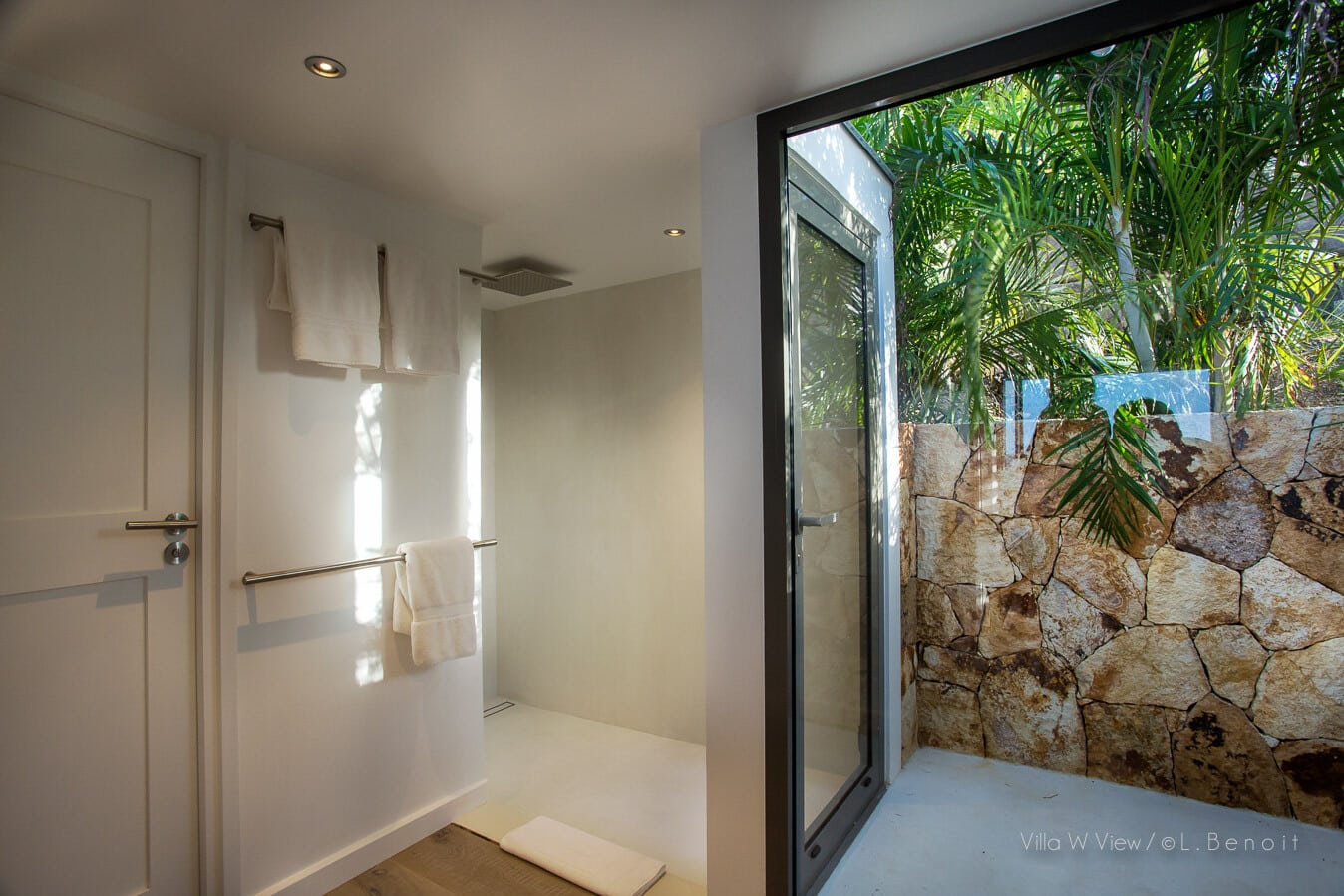 A View - 4-bedroom luxury villa in View                                                 Saint Jean - Image 7