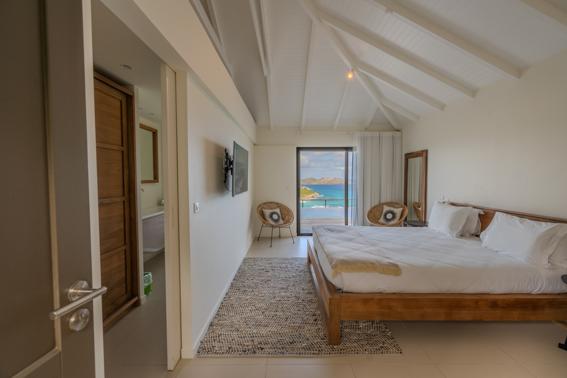 A View - 4-bedroom luxury villa in View                                                 Saint Jean - Image 9