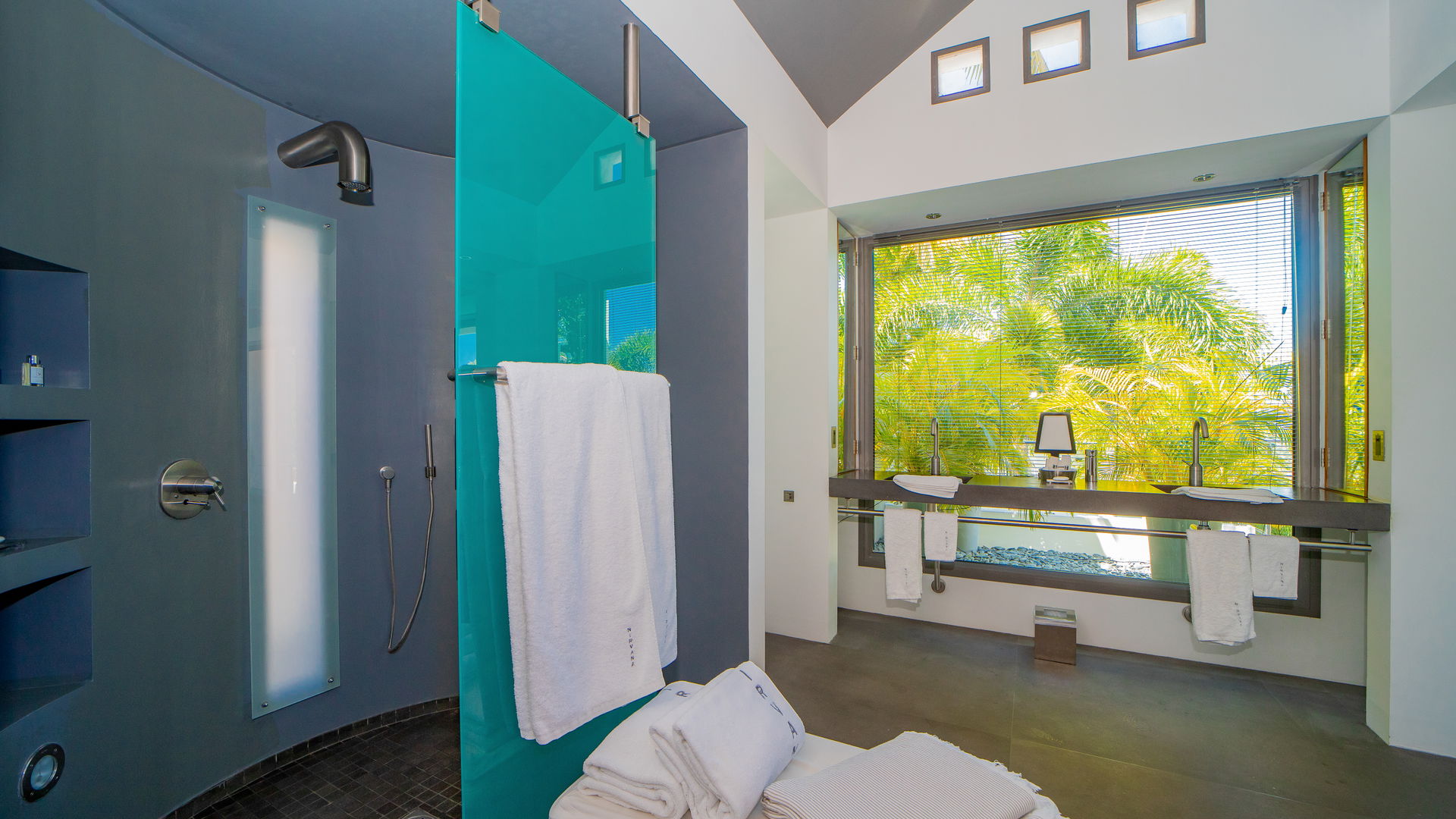 Nirvana - 5-bedroom luxury villa in Nirvana

        
        
            
                Lurin - Image 125