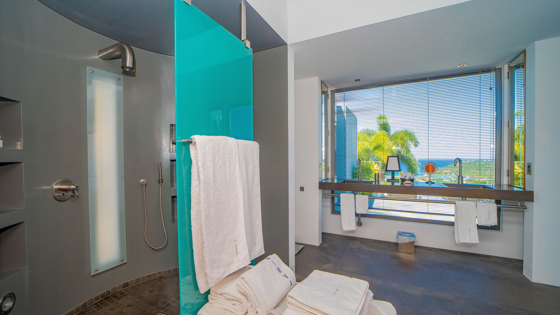 Nirvana - 5-bedroom luxury villa in Nirvana

        
        
            
                Lurin - Image 12