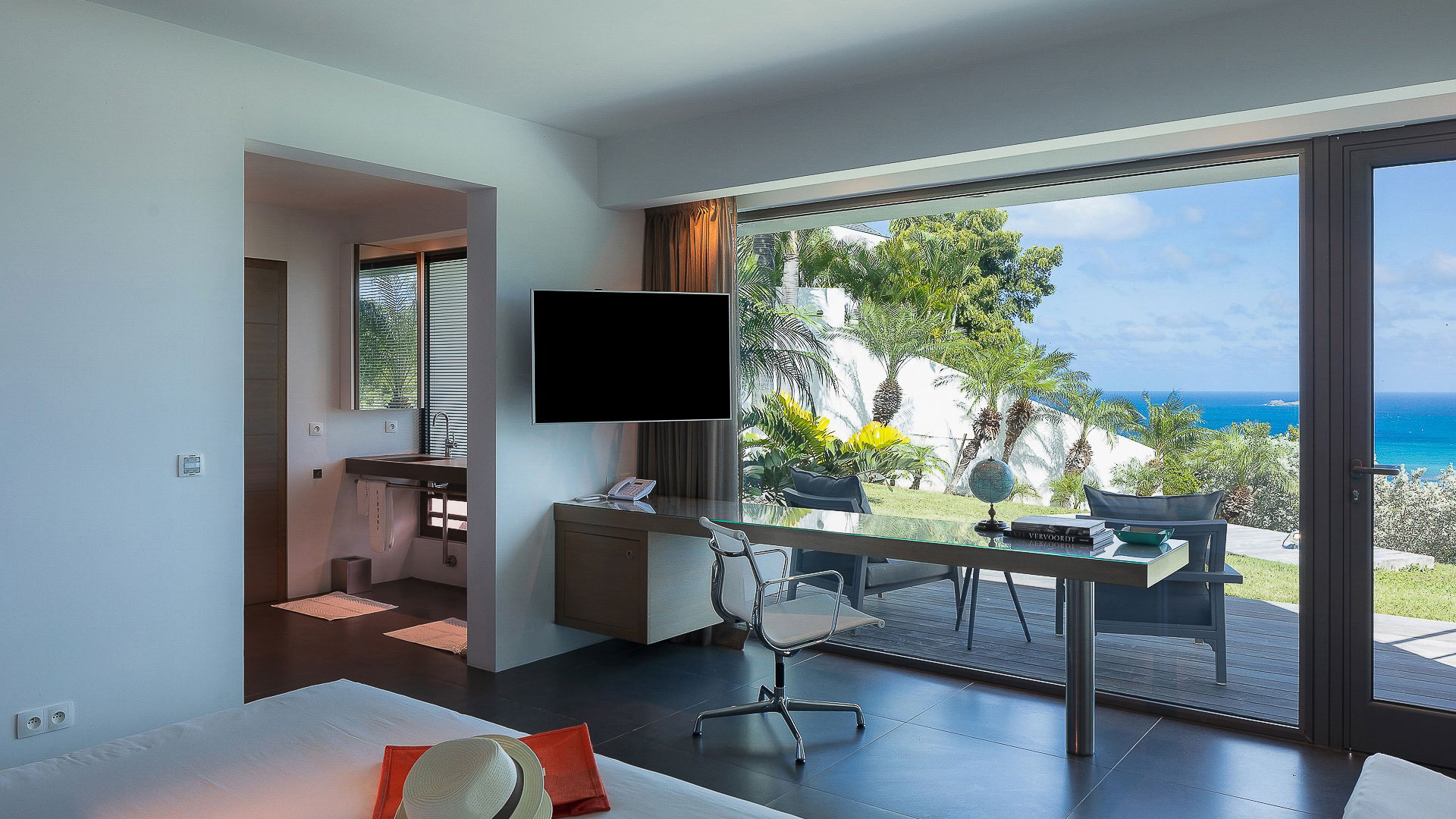 Nirvana - 5-bedroom luxury villa in Nirvana

        
        
            
                Lurin - Image 73