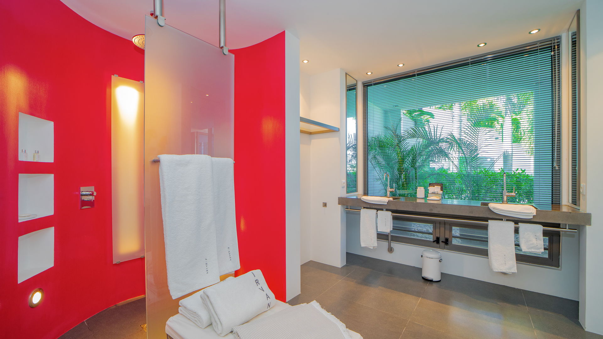 Nirvana - 5-bedroom luxury villa in Nirvana

        
        
            
                Lurin - Image 142